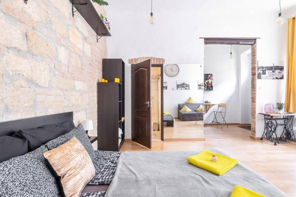 Apartment Vintage Style Cozy Downtown Apartment.